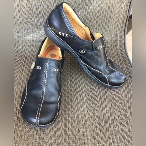 Clarks UnStructured Black Button Slip On Loafers